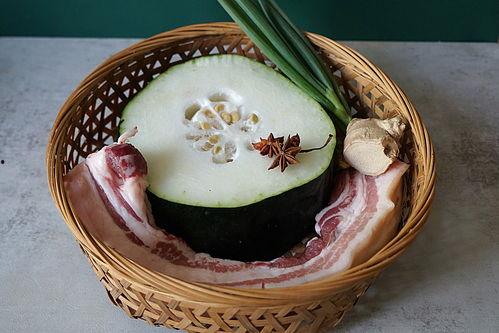 去外面吃瓜,品味人间烟火气