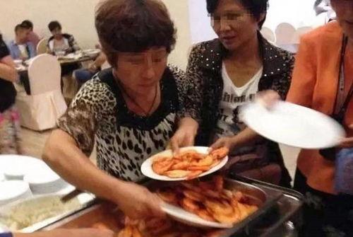 青岛吃瓜大妈事件,街头冲突引发社会热议